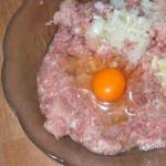 कीमा बनाया हुआ मांस से धीमी कुकर में क्या पकाना है: कटलेट के लिए व्यंजन विधि और
