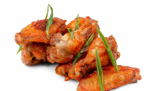Büffelsauce: Wie man zu Hause Buffalo Chicken Wings-Gerichte kocht