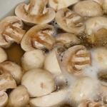 How long should you cook the champignons until they are done?
