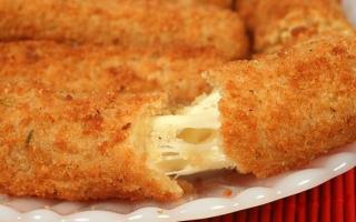 Fried cheese in batter What kind of cheese can be fried in a frying pan