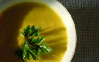 बच्चों के लिए फूलगोभी प्यूरी सूप बच्चों के लिए फूलगोभी का सूप