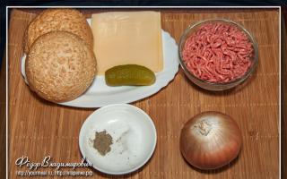 Marynowana czerwona cebula (do kanapek, sałatek, burgerów i pilaw) Marynowane krążki cebulowe do burgera