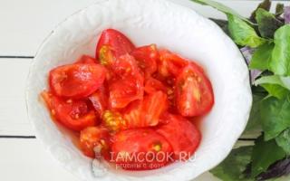 Frische Tomaten mit Basilikum erhöhen oder senken den Blutdruck