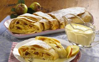 Apple strudel, step-by-step recipe with photos